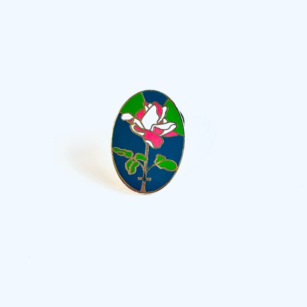 Floral Enamel Pin with Gold-tone Accents‎